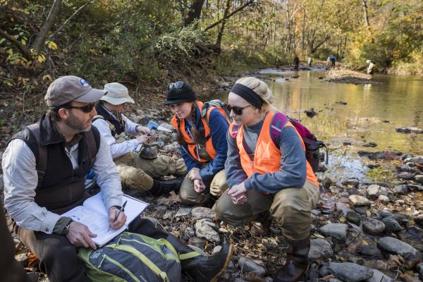Students learn about wood turtle sampling and conservation biology with Smithsonian-Mason School of Conservation faculty.