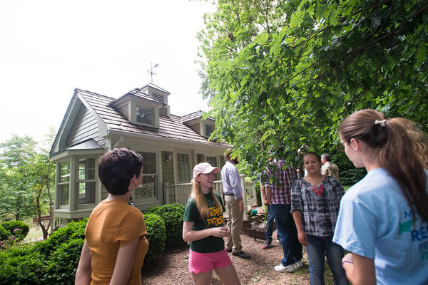 Environmental Science and Public Policy students host a sustainable cottage