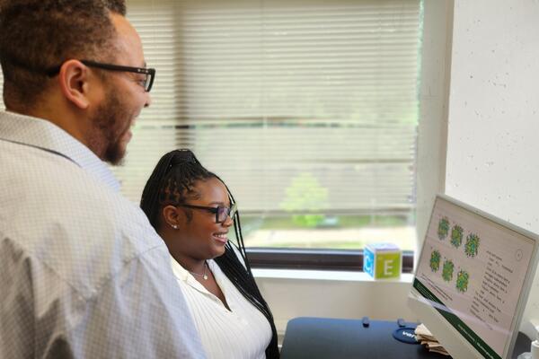 Andre Clayborne meets with Nia Pollard in the Clayborne Lab to discuss their research