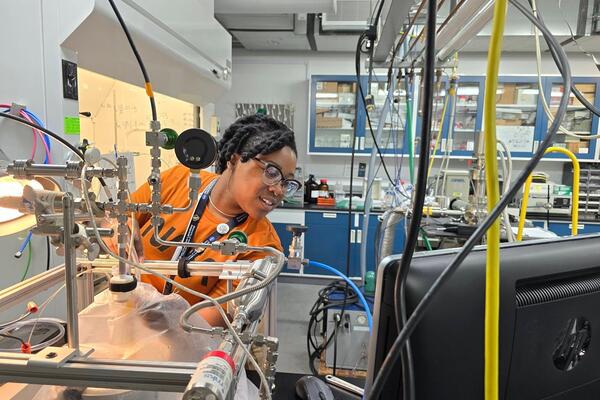 DoD smart scholarship, working in Chemistry Lab