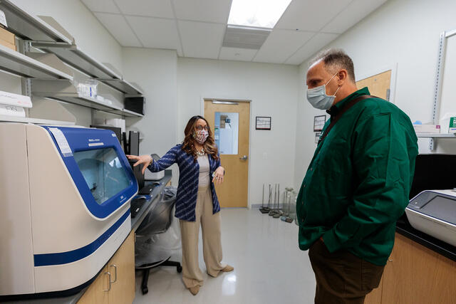 Dean Fernando Miralles Wilhelm and Kelly Knight reviews forensic lab equipment