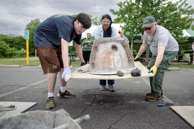 ESP Professor Dann Sklarew (right) helping transport an artificial reef, part of one student group’s project focused on creating artificial reefs that will give oyster populations in the Chesapeake Bay