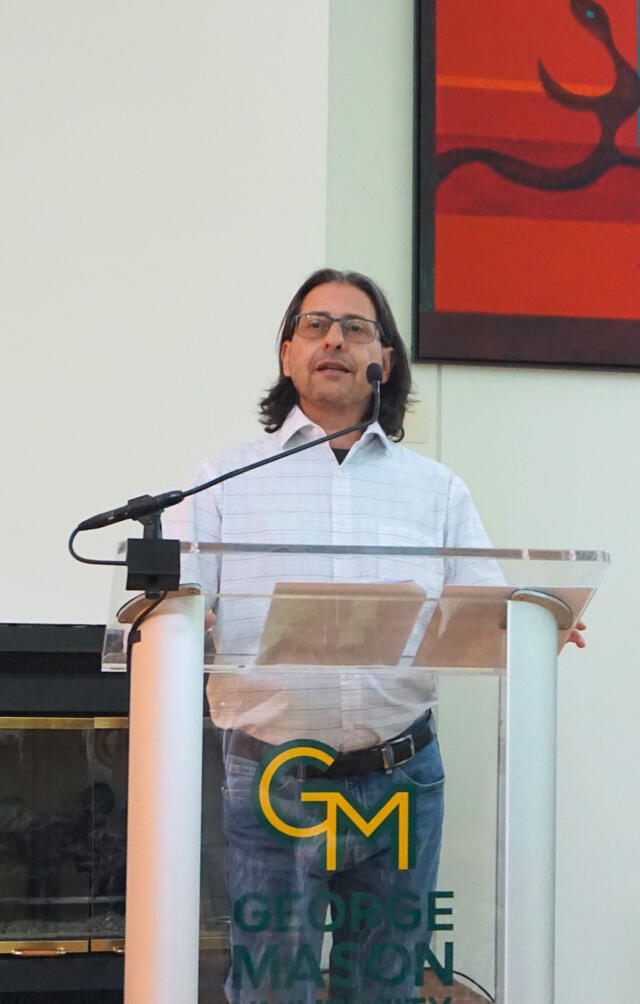 Dumas presents awards to Rodrigues and Gutema