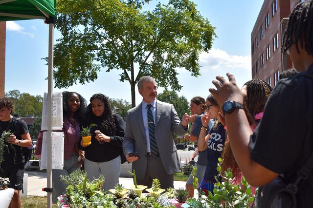 Dean Cody W. Edwards interacting with students at the 2025 ScienceConnect welcoming back George Mason science students to the fall semester.
