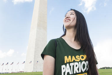 Student in front of Washington Monument
