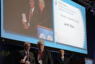 Dr. Lee Talbot presented with the Harold J. Coolidge Medal by Dr. Russell Mittermeier in Honolulu, Hawaii. Photo credit: Jennifer Lewis