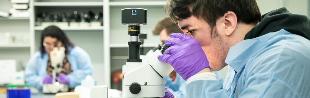 Students and microscope